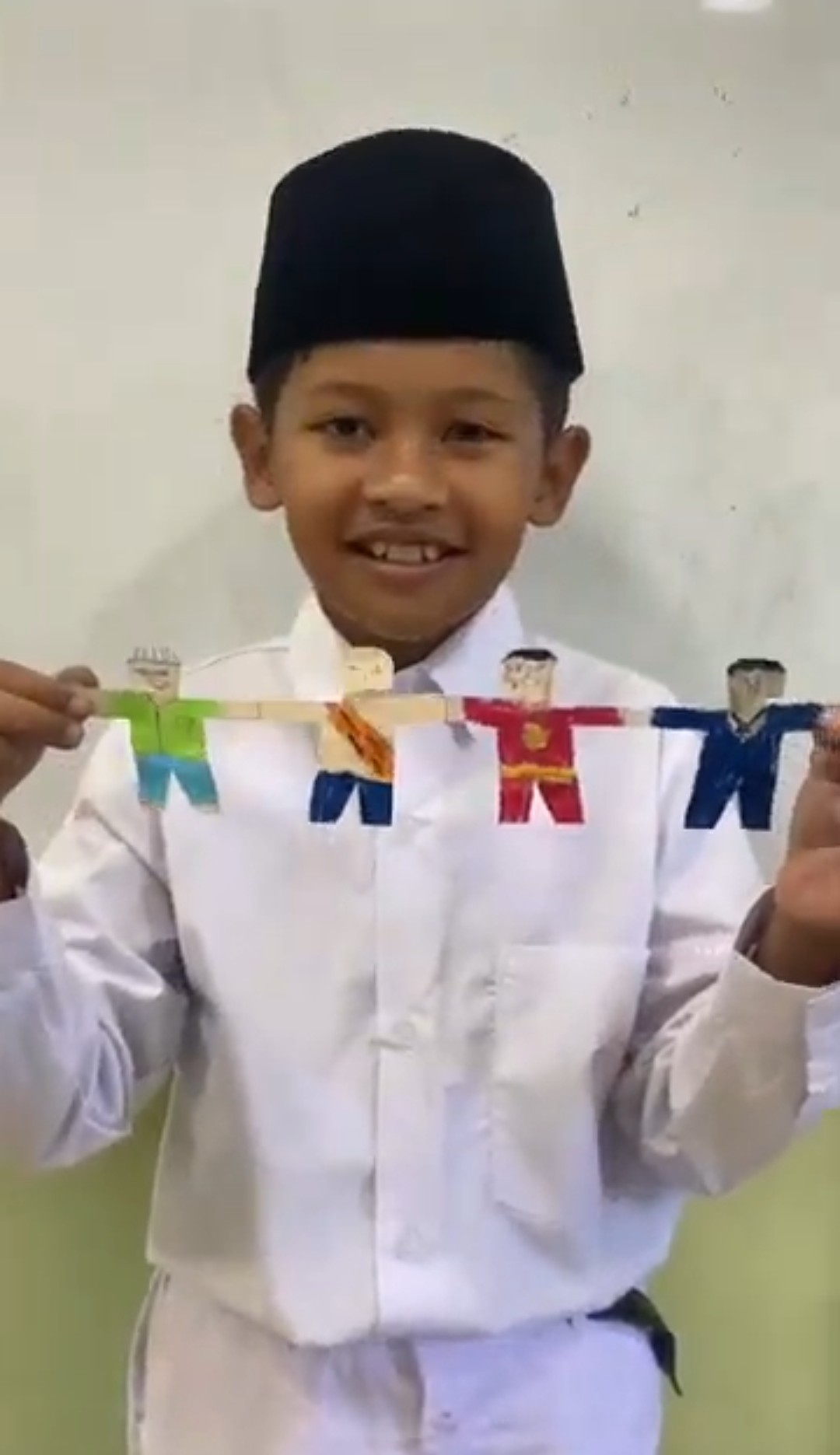 Membangun Hidup Berkelanjutan lewat Sikap Toleransi dalam Pembelajaran Agama lewat Media Rantai Perbedaan dan Toleransi